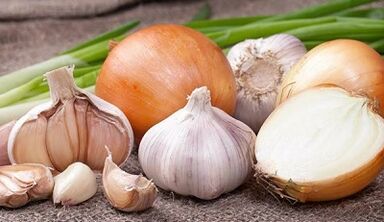 Zwiebeln und Knoblauch, um die Macht bei Männern zu erhöhen